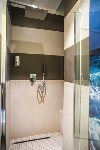 Others 5, Room-exclusive Room in B&b, Bari
