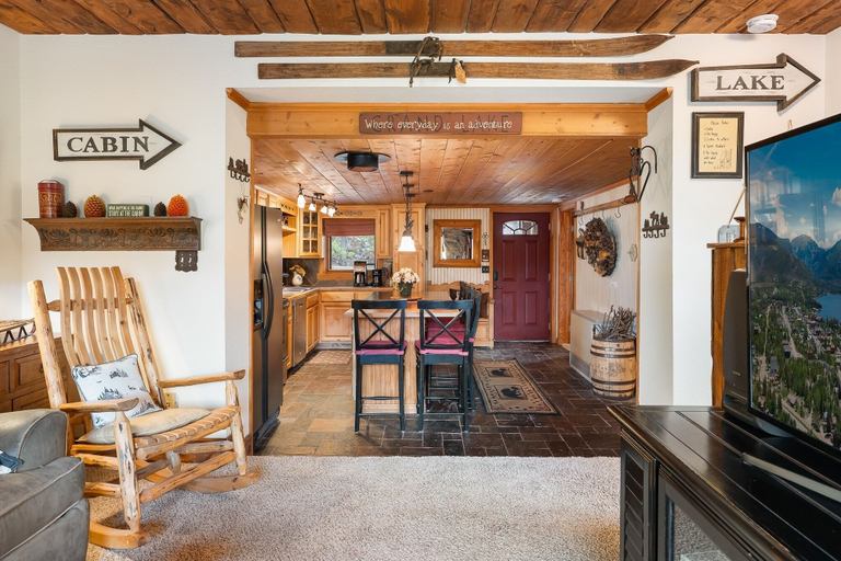Interior 5, Haskell Cabin 2 Bedroom Cabin, Grand