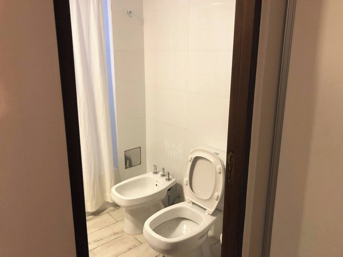 Bathroom amenities 4, Apartment First Flor Excellent Location, Capital