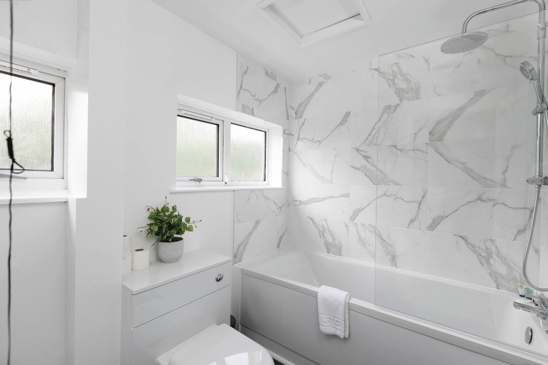 Bathroom 4, Skyvillion - Lush 2 Bed Hydean Way House & Garden, Hertfordshire