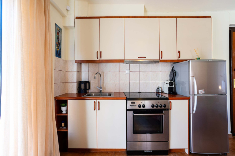Room 3, Modern City-center Studio in the Heart of Kalamata, Peloponnese