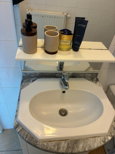 Bathroom 5, Cluny clos fleury, Saône-et-Loire