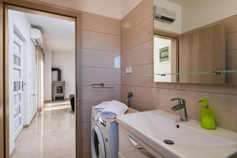 Bathroom 2, House Ester, Ližnjan