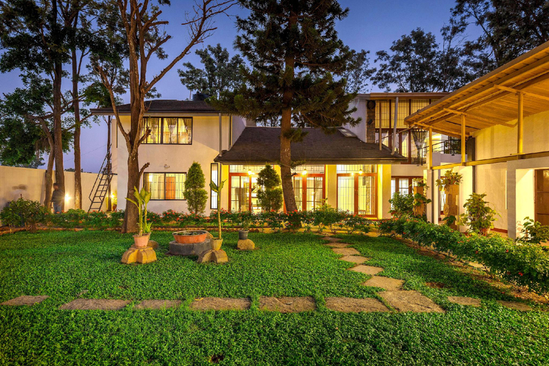 Exterior & Views