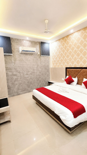 Room 5, Hotel Prakash Near Vishwanath Temple, Varanasi