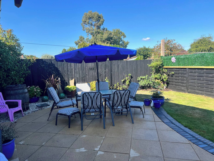 Terrace/patio 3, staysolihull, large spacious corner house,, Solihull