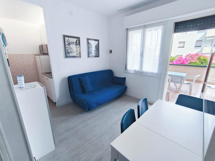 Living room 2, Apartment With Balcony and Pool Access, Venezia
