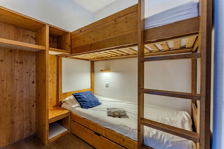 Bedroom 5, Les Olympiades, Savoie