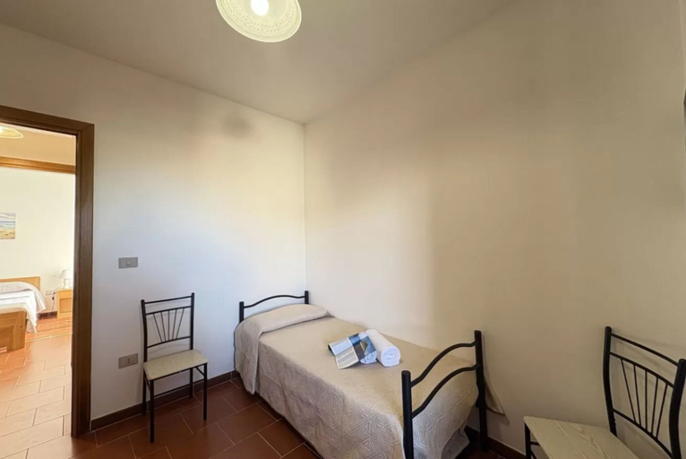 Room 5, Bright Flat Near the Beaches of Lu Bagnu, Sassari