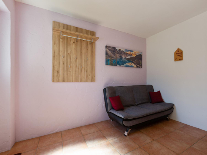 Public Area, Bright flat close to the ski area, Zell am See