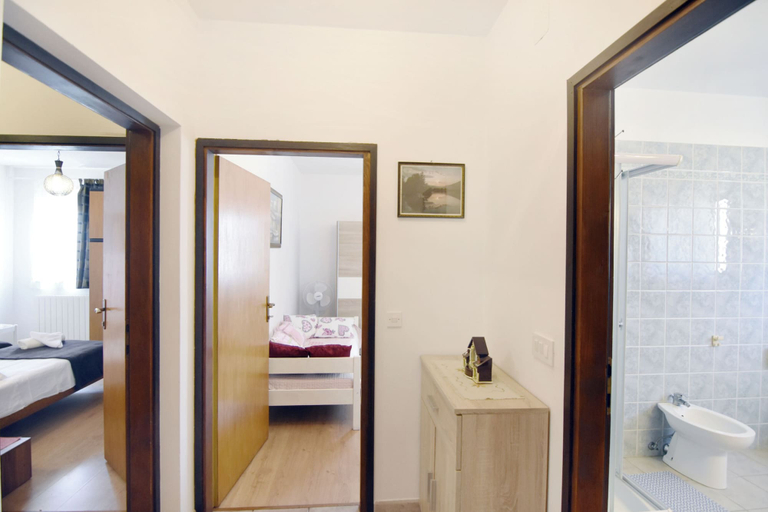 Room 5, Spacious Apartment in Umag, Umag