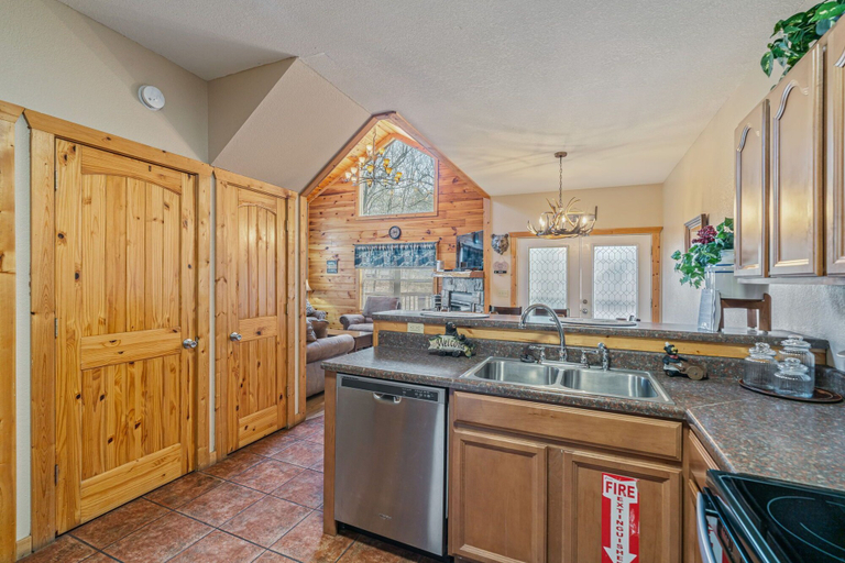 Private kitchen 4, Pigeon Forge Hideaway, Sevier