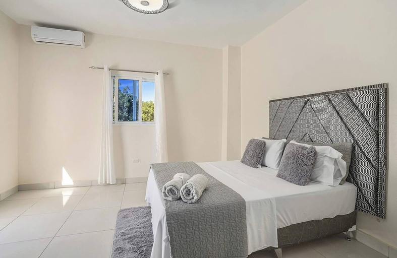 Room 2, Luxurious Bright and Stylish, 7 Bedroom Villa, Sosua