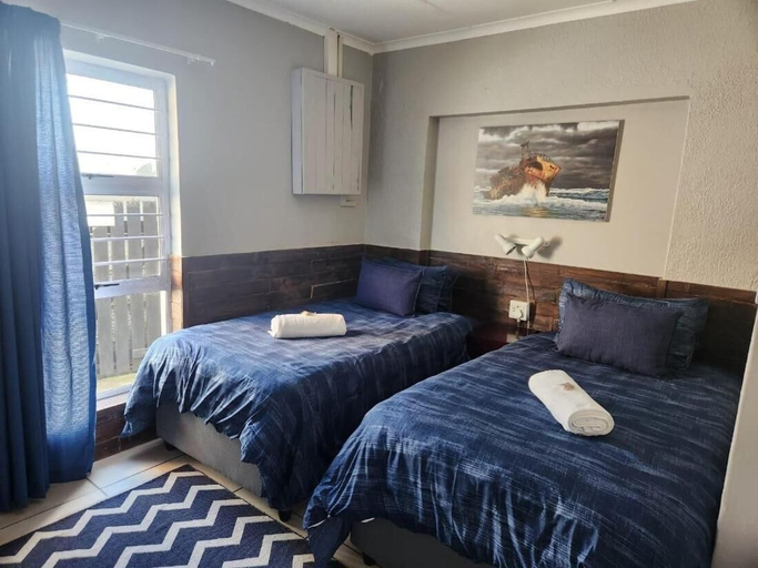 Room 4, 25 ON Main Struisbaai, Overberg