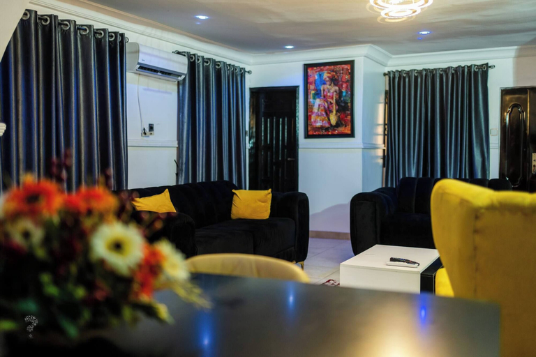 Living room 3, 3 Bedroom Luxury Apartment With Pool -24hrs Power -ps4, Alimosho