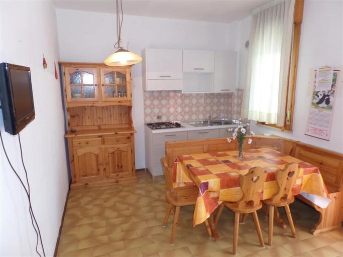 Dining room 5, Apartment With Terrace and Pool Access, Venezia