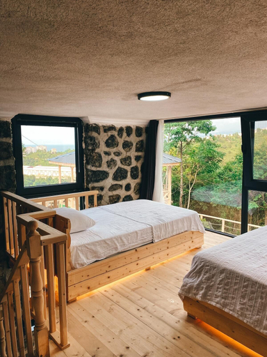Room 4, Mavi Patika Bungalov, Pazar