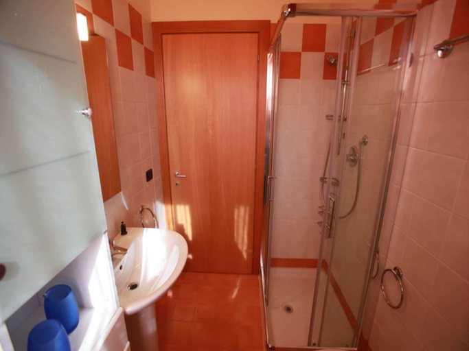 Bathroom, Beachfront Apartment in Rosolina Mare, Rovigo