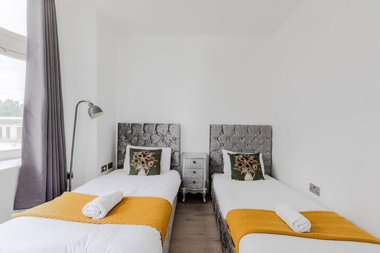 Room 3, Superb 2 Bedroom Apartments, London