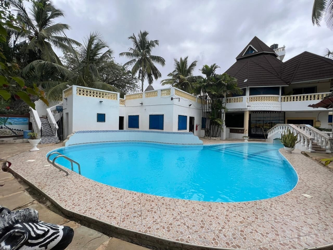 Pool 2, Luxurious 3-bedroom Holiday House With Pool Access in Diani Beach, Msambweni