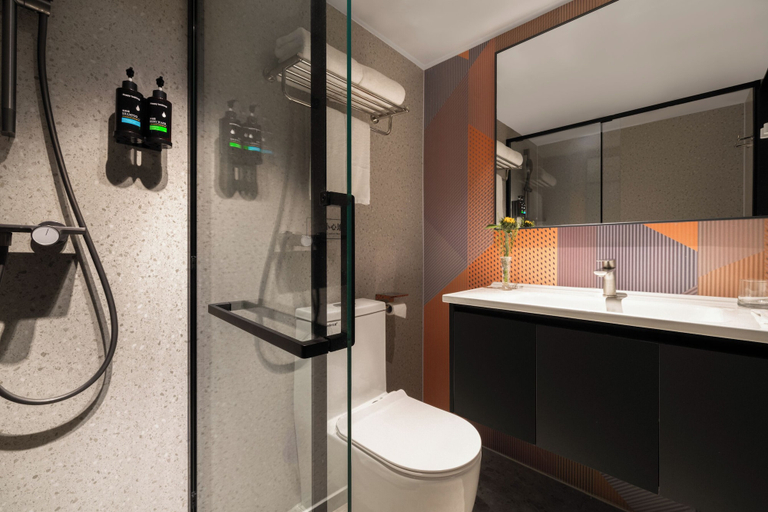 Bathroom 3, Guang Dong Hotel, Guangzhou