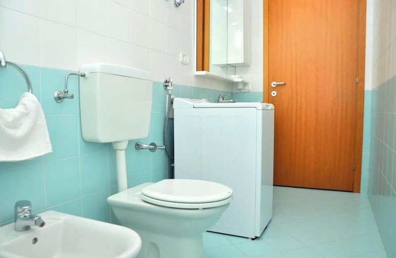 Bathroom amenities, Luminous Beachside Flat-beahost, Venezia