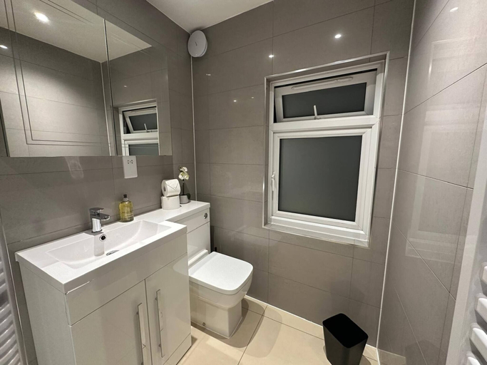 Bathroom 3, The Hideaway Haven With Private Self Check-in, London