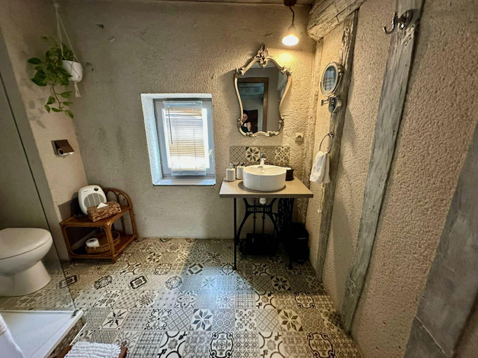 Bathroom 2, La Tour Aux Grains, Loir-et-Cher