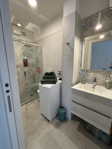 Bathroom 5, Stylish and Equipped Flat in Lignano With sea View, Udine