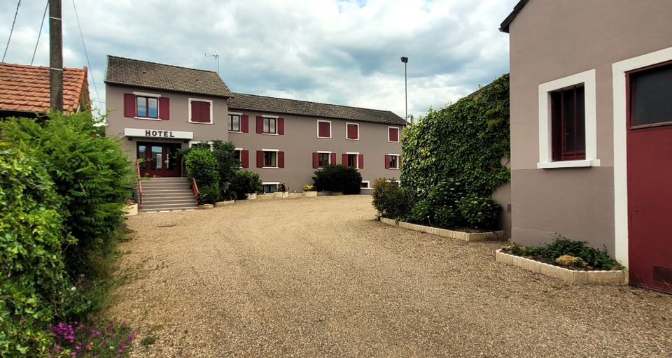 Exterior & Views 2, LOGIS Hôtel Le Merle Blanc, Saône-et-Loire