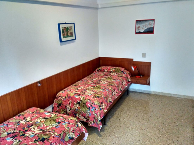 Room 4, Spacious Central Flat Perfect for Groups!, Udine