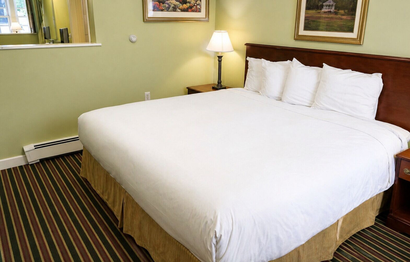 Bedroom 3, Colonial Motel, Windham