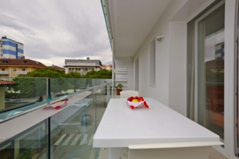 Balcony 4, Family-friendly Vacation Flat With Pool, Udine