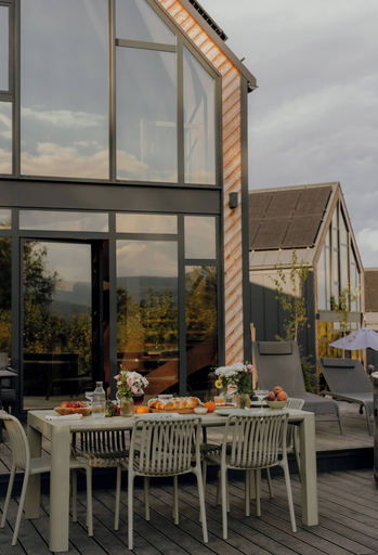 Outdoor dining 2, Flowfort View Private Hottub & Sauna Cottage Lekko, Jelenia Góra