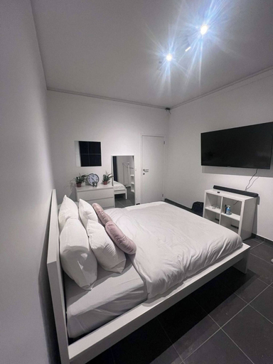 Bedroom 4, Suite With Private Jacuzzi, Liège