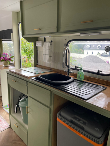 Private kitchen, Cosy Caravan Sleeps 2 With Patio and Parking