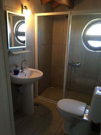 Bathroom, Zeytin Cicegi Pansiyon, Ezine