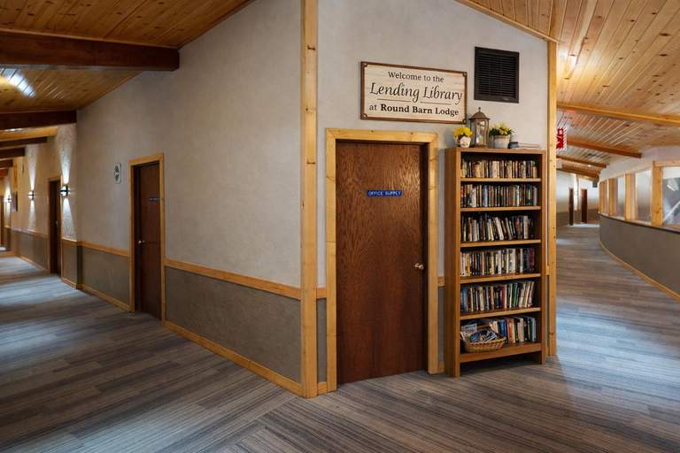Others 5, The Round Barn Lodge, Sauk