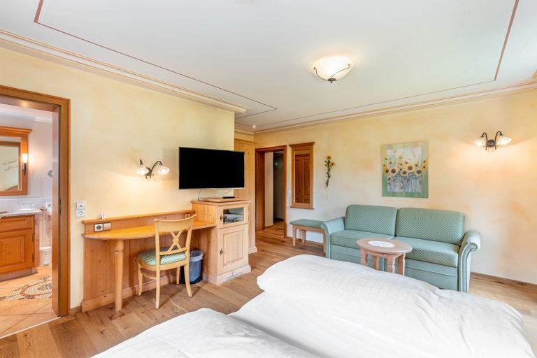 Bedroom 4, Wein- und Klimahotel Bergfriedel, Rastatt