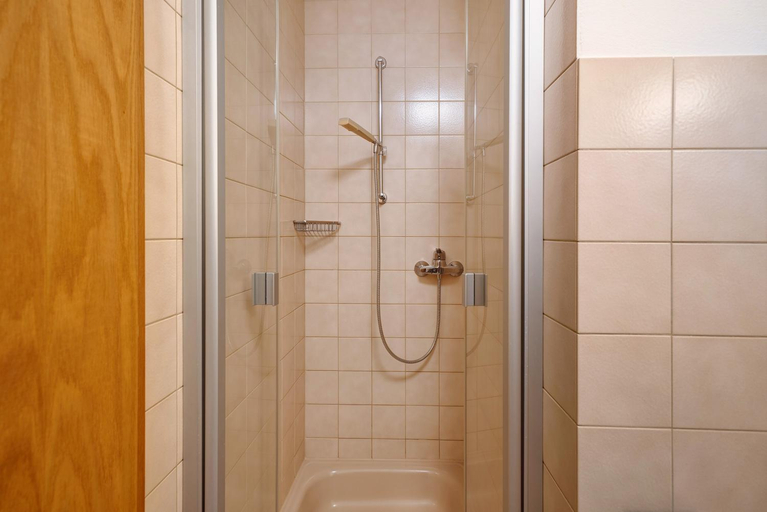 Bathroom 3, Pension Schneider, Emmendingen
