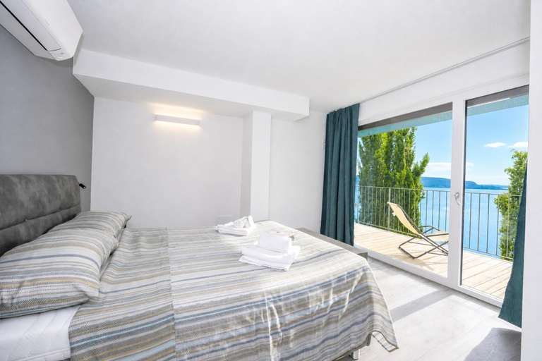 Bedroom 4, Rustichel Fantastic Lake View, Brescia