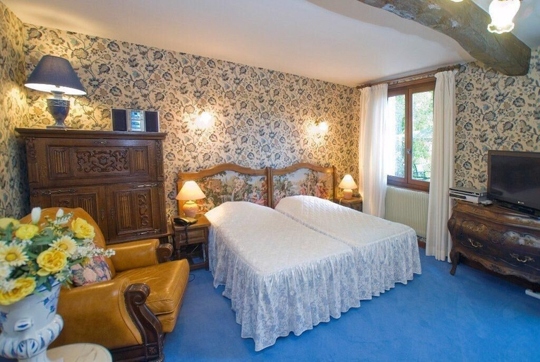 Bedroom 3, Hostellerie Sarrasine, Ain