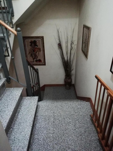 Hallway 4, Room-bed 8 in a 6-bed Mixed Dormitory Ro, Sintra