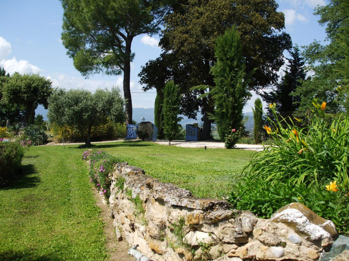 Others 5, Holiday Home in Pertuis with Pool and Views, Vaucluse