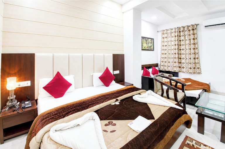 Room 4, Hotel The Popular, Amritsar