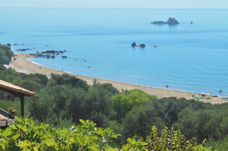 Others 2, Large Apartment by the Pool - Pelekas Beach, Corfu, Ionian Islands