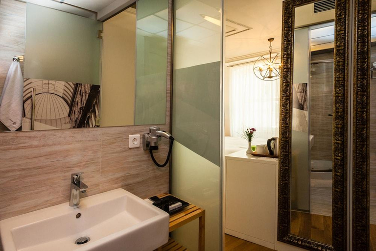 Bathroom, Pino Verde Hotel, Beyoğlu