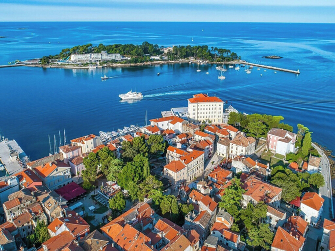 View from property 3, Spacious Apartment With Garden, Poreč