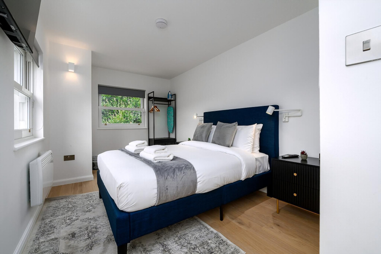 Room, Guestready - Greenwich Park Studios, London