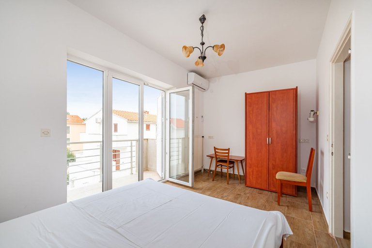 Room 5, Room-cozy Room Near Beach D, Novalja